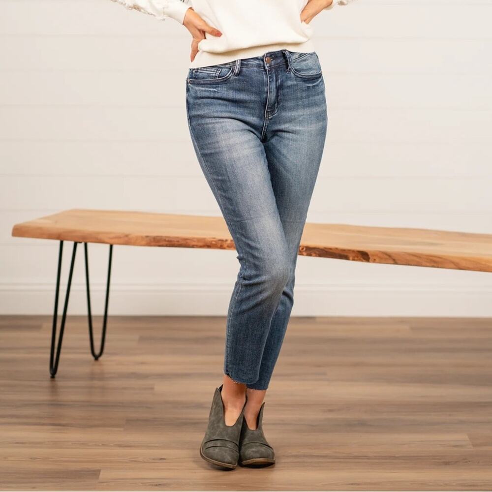 Judy Blue Shelley High Rise Relaxed Slim Straight jeans Size 3/26